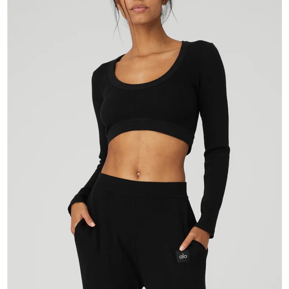 XS NWT Alo Yoga Seamless Super Lite Long Sleeve Black